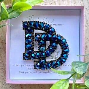 ELEGANT CRYSTAL DIKAME | DESIGNS BROOCH